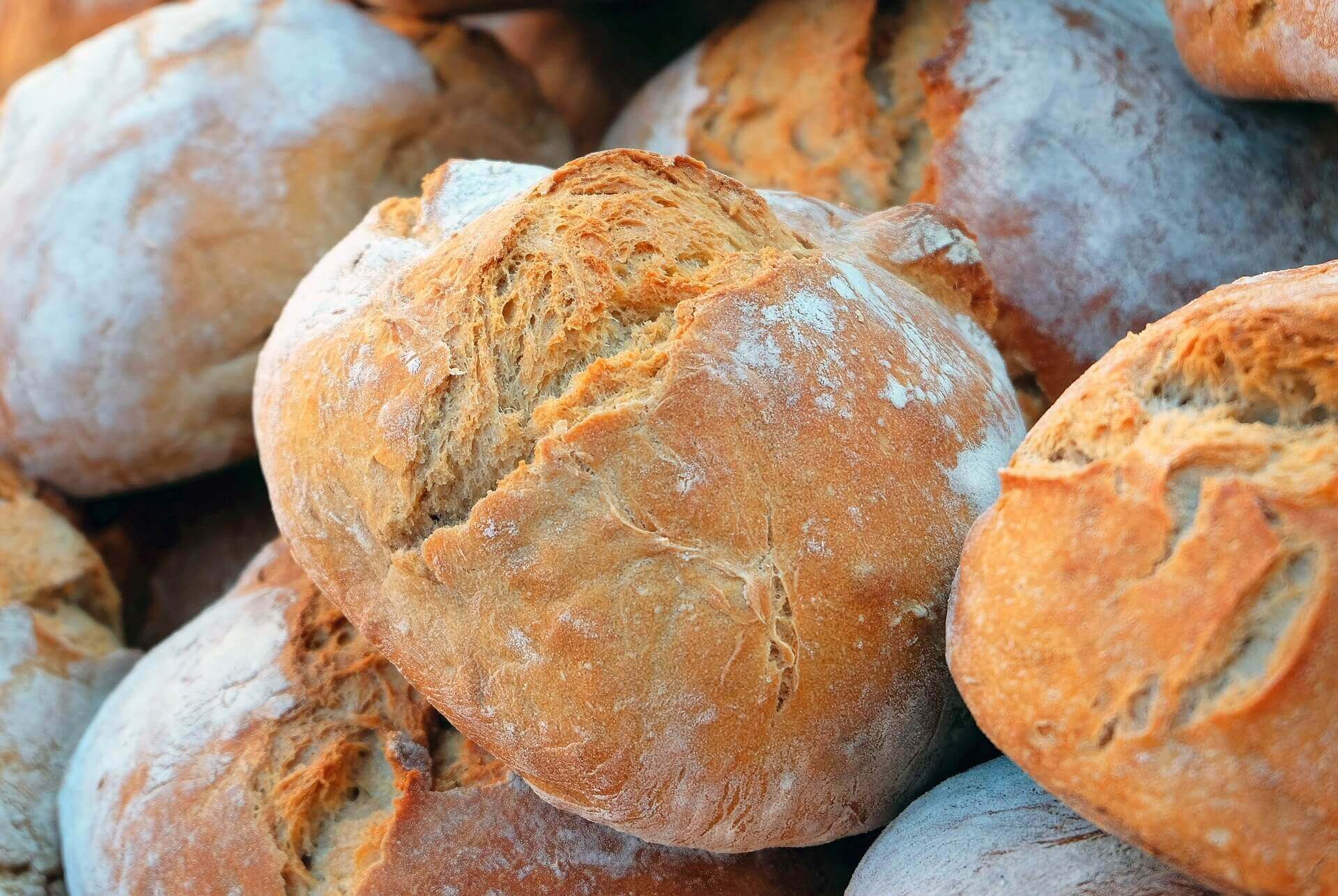 Brood bakken met zelfrijzend bakmeel